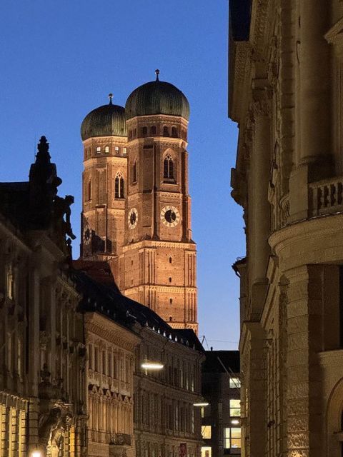 Fotospot München mit dem Smartphone Frauenkirche zur blauen Stunde